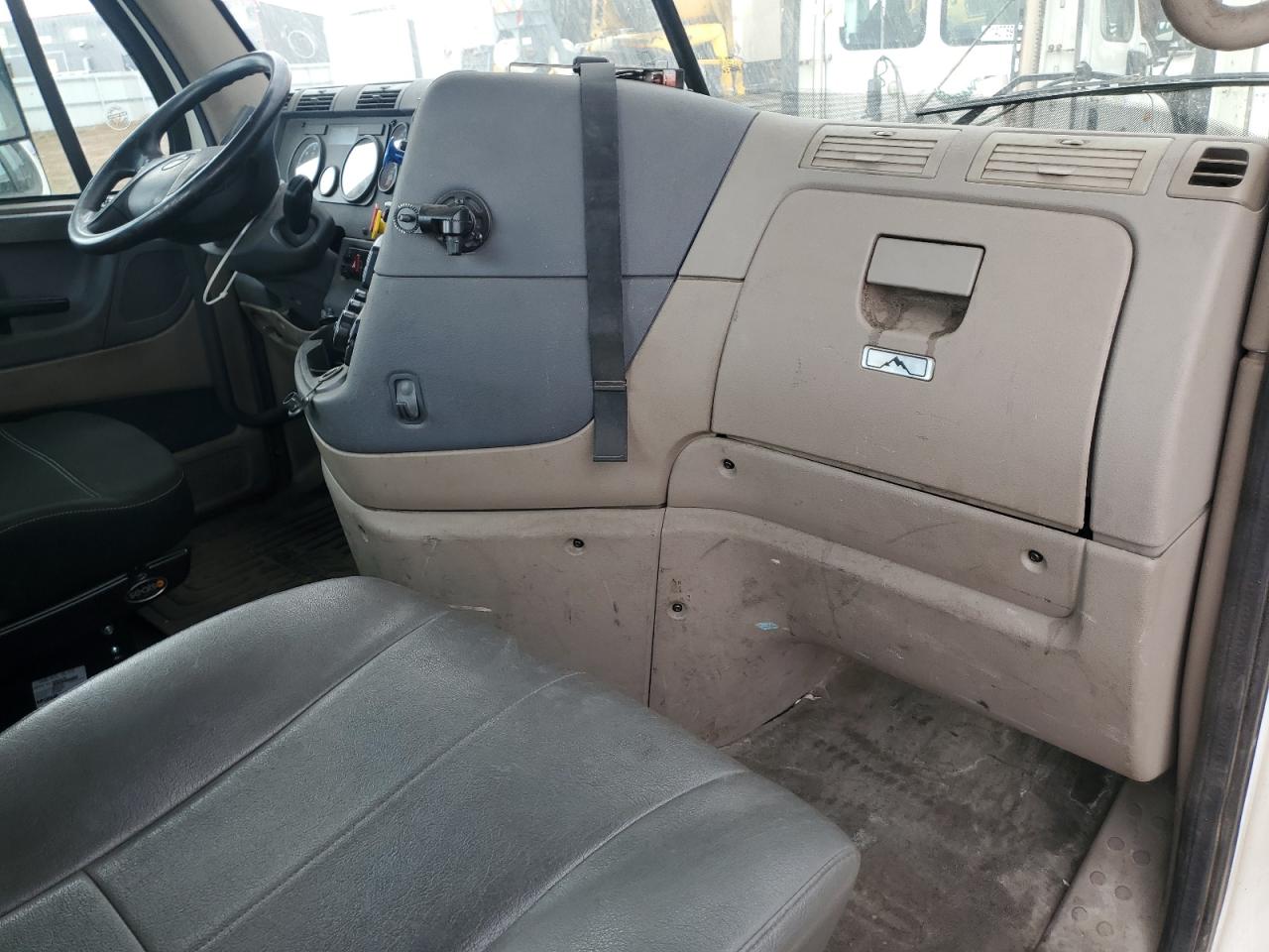 Freightliner Cascadia 1 Image 10