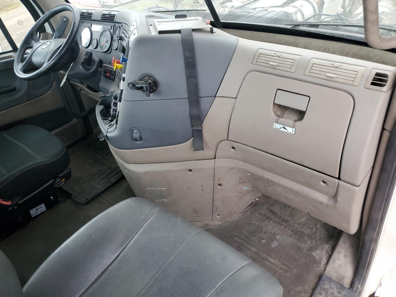 Freightliner Cascadia 1 Image 5