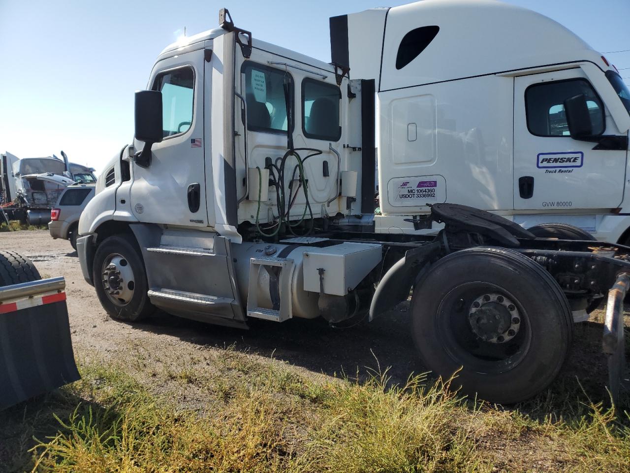 Freightliner Cascadia 1 Image 2