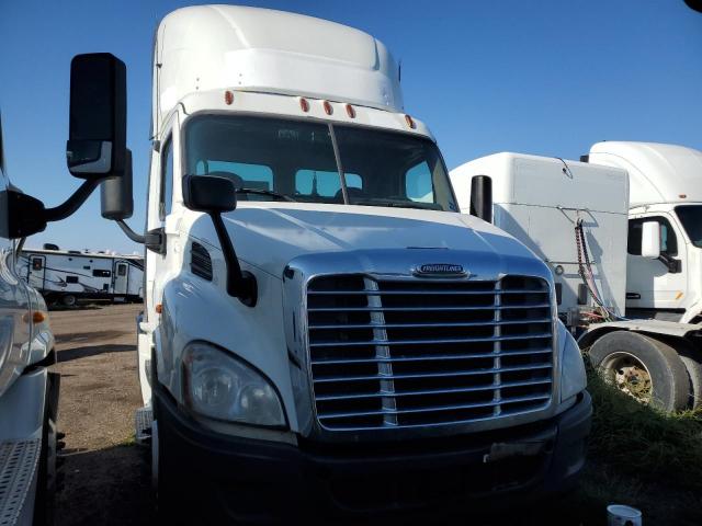  Salvage Freightliner Cascadia 1