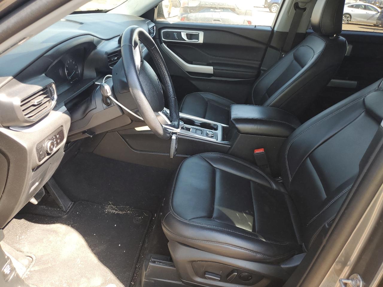 Ford Explorer Xlt Image 6