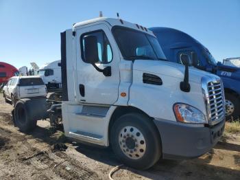  Salvage Freightliner Cascadia 1