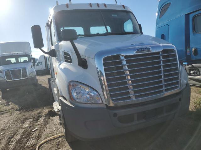  Salvage Freightliner Cascadia 1