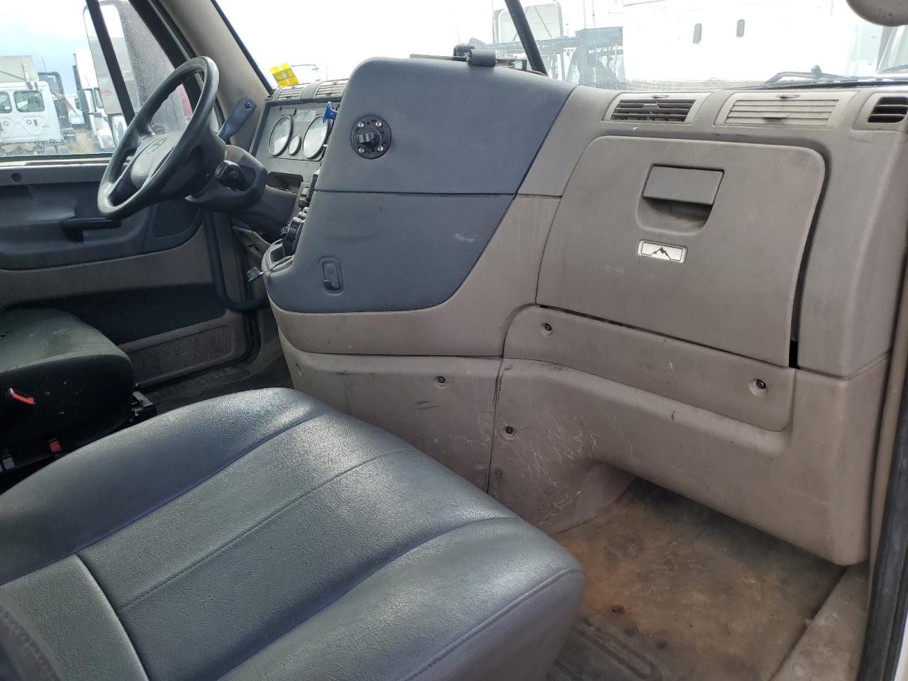 Freightliner Cascadia Image 2