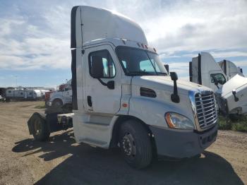  Salvage Freightliner Cascadia 1