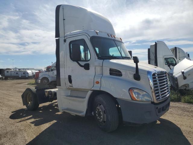  Salvage Freightliner Cascadia 1