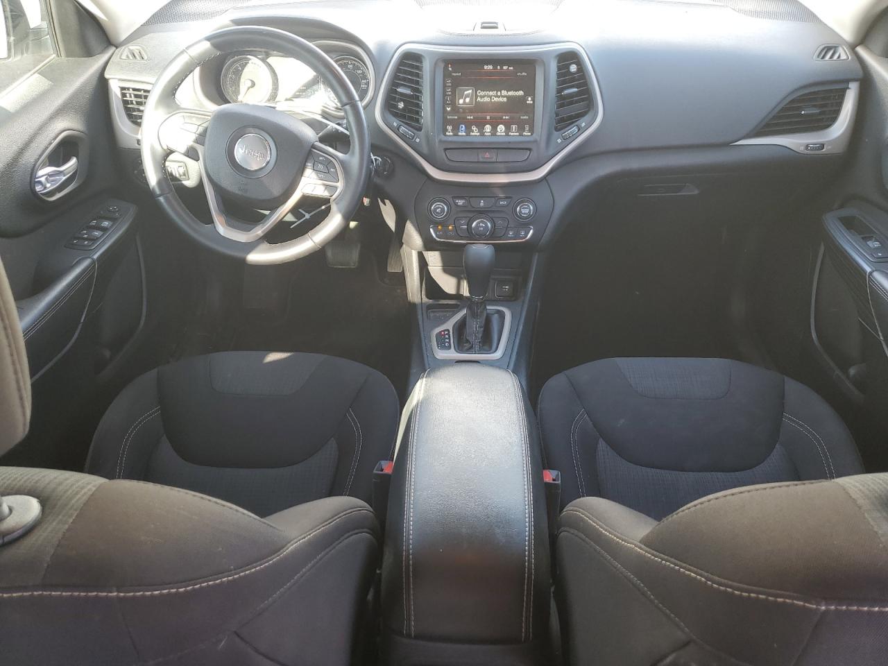 Jeep Grand Cherokee Latitude Image 8