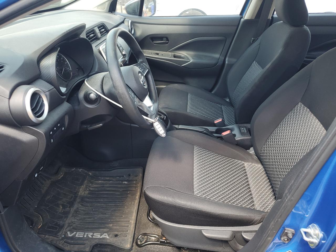 Nissan Versa S Image 5