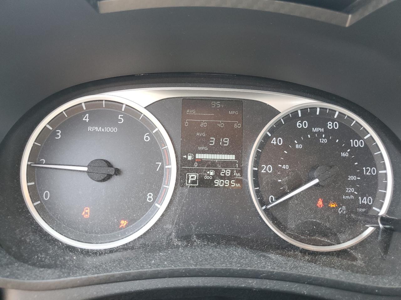 Nissan Versa S Image 7