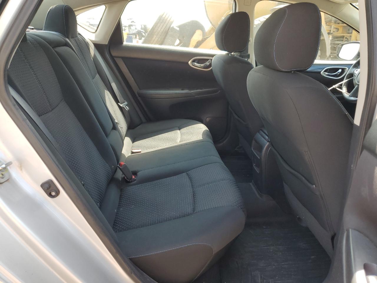 Nissan Sentra S Image 11