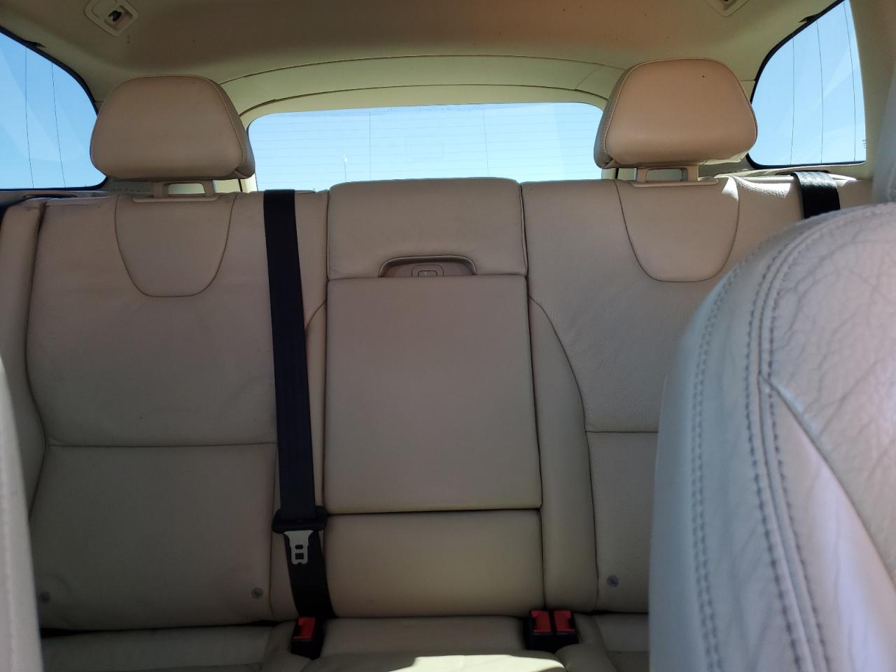 Volvo XC60 T6 Image 10