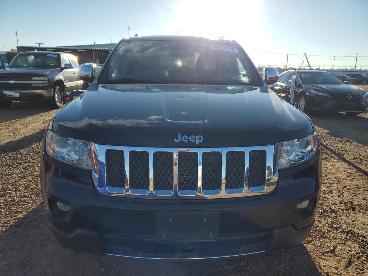 Jeep Grand Cherokee Overland Image 4