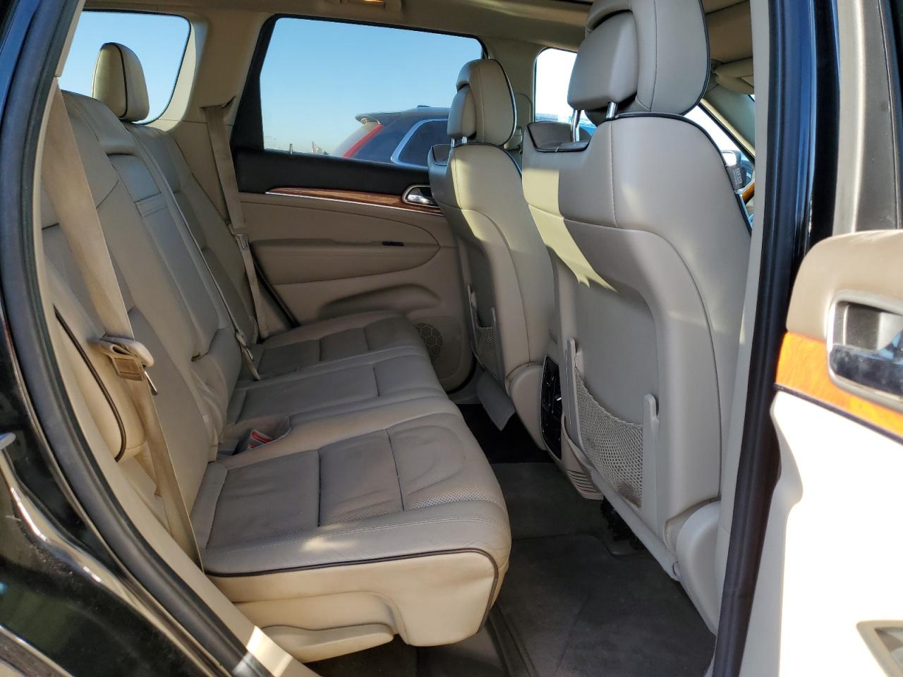 Jeep Grand Cherokee Overland Image 7