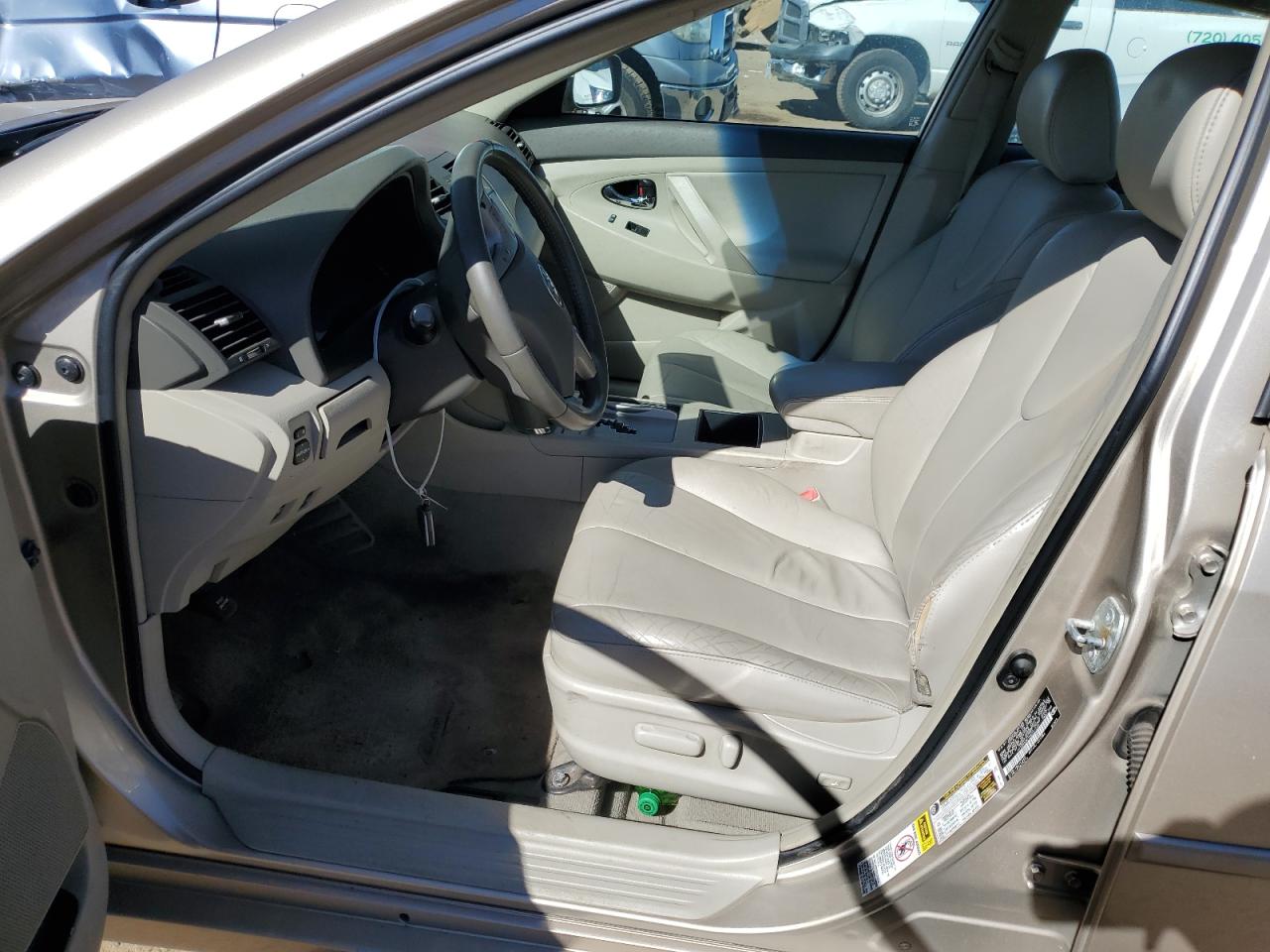 Toyota Camry Hybrid Image 9