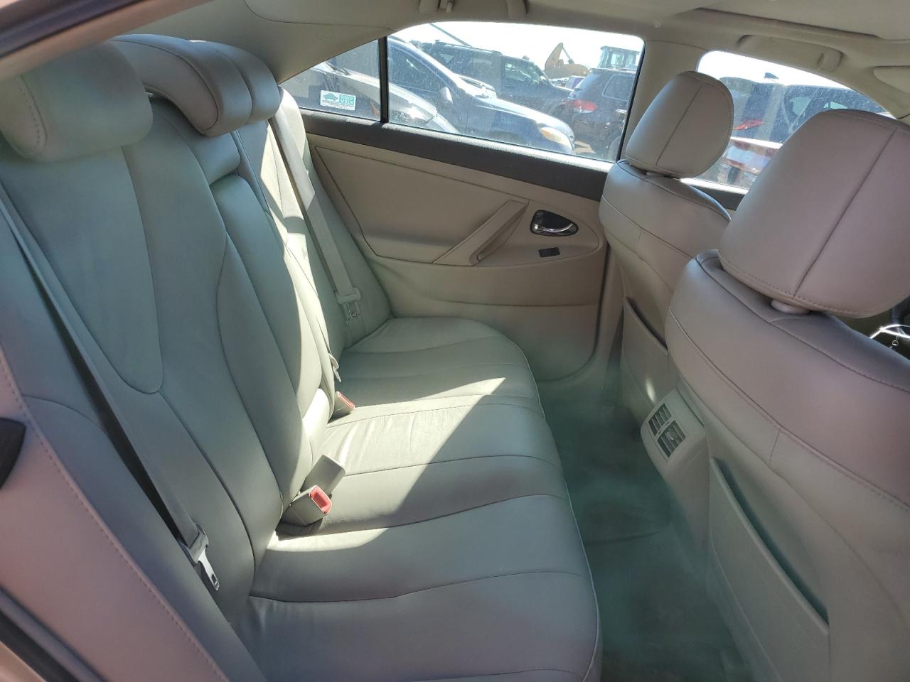 Toyota Camry Hybrid Image 8