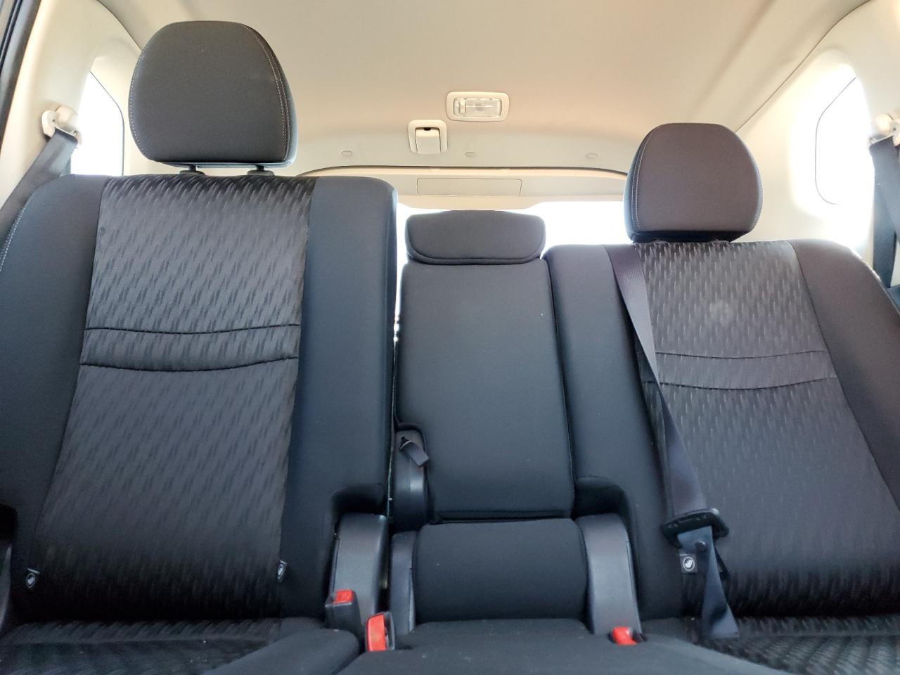 Nissan Rogue S Image 9