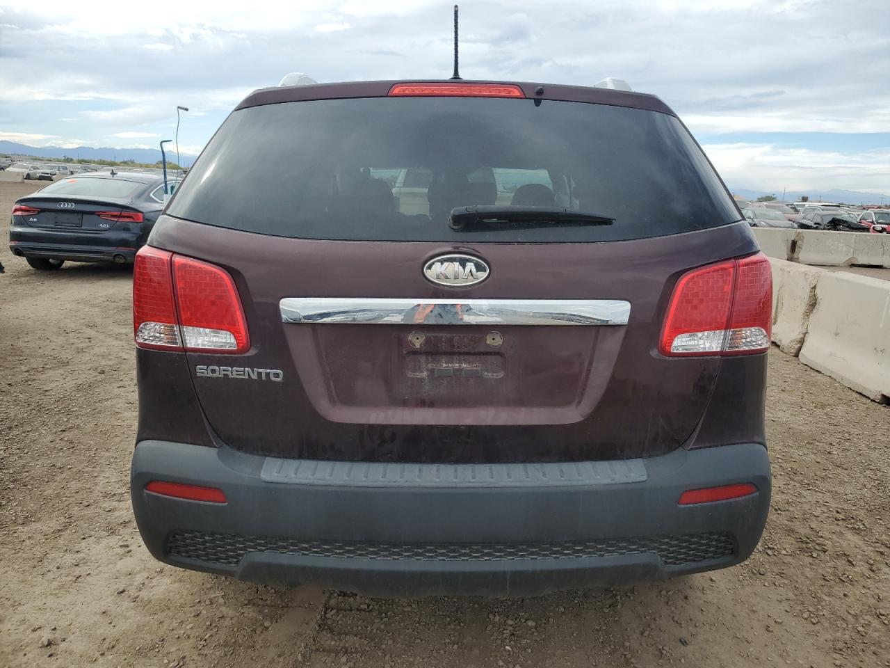 Kia Sorento Base Image 10
