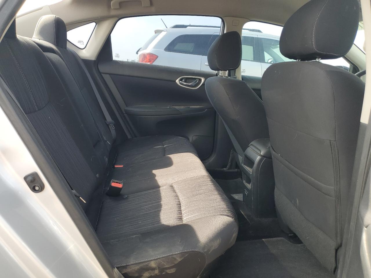 Nissan Sentra S Image 6