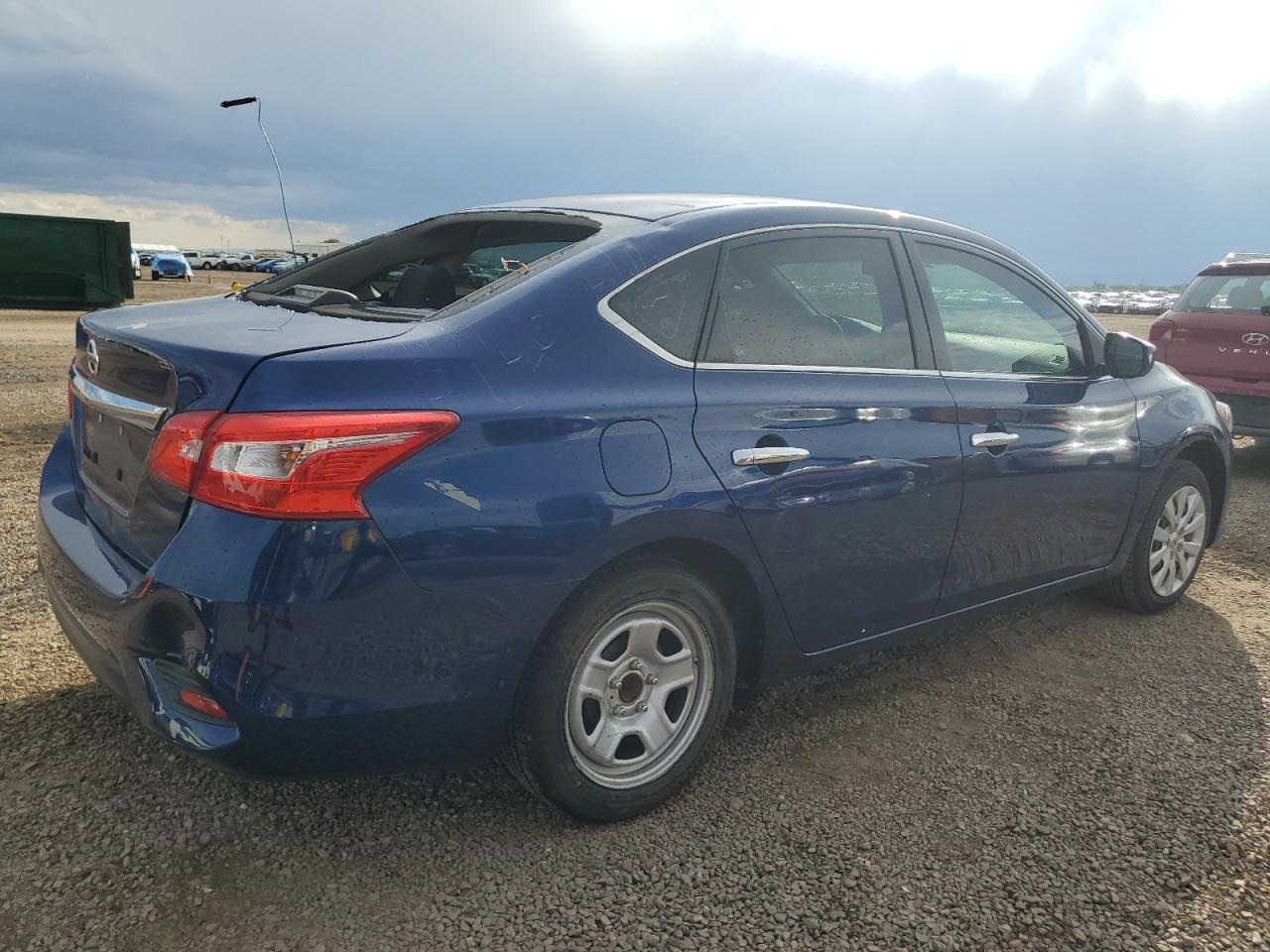 Nissan Sentra S Image 2