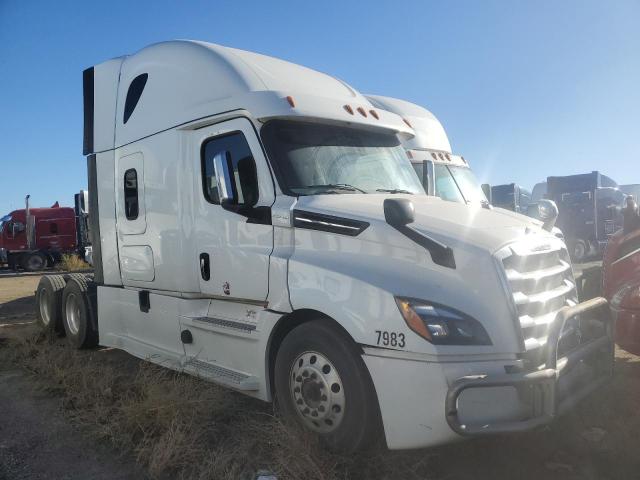  Salvage Freightliner Cascadia 1