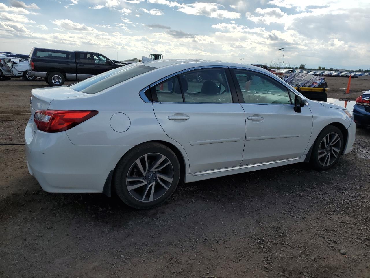 Subaru Legacy Sport Image 3