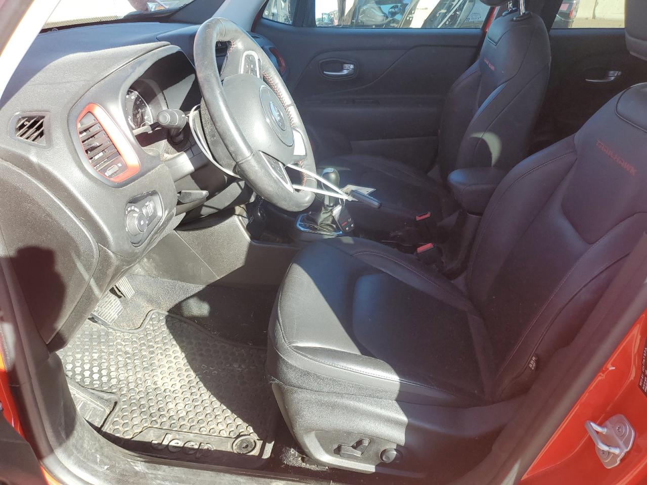 Jeep Renegade Trailhawk Image 13