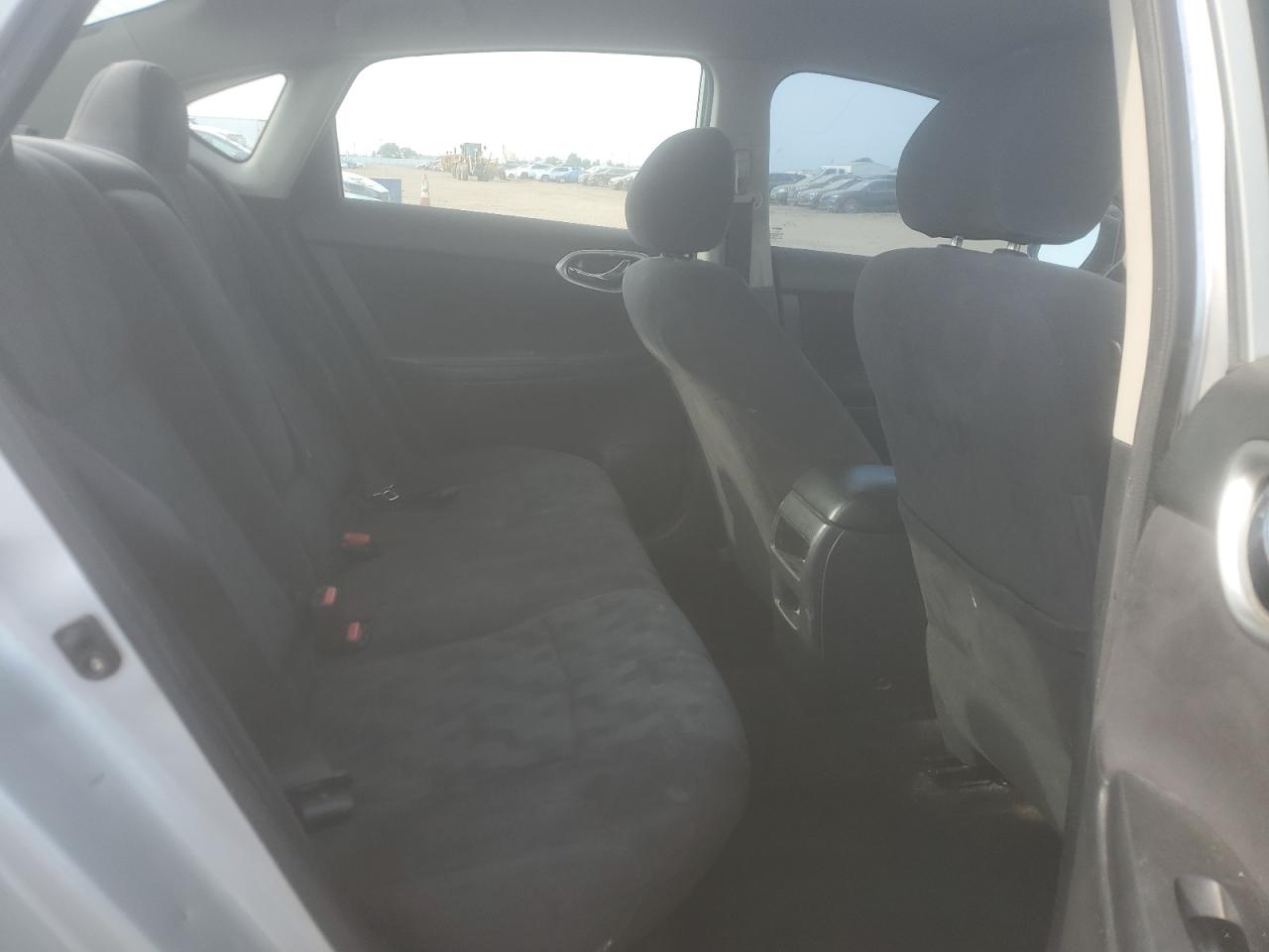 Nissan Sentra S Image 10