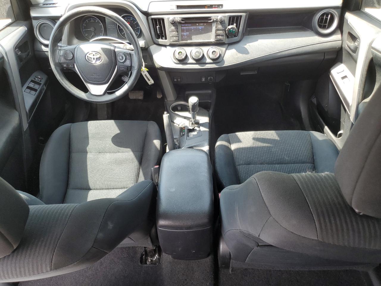 Toyota RAV4 Le Image 6