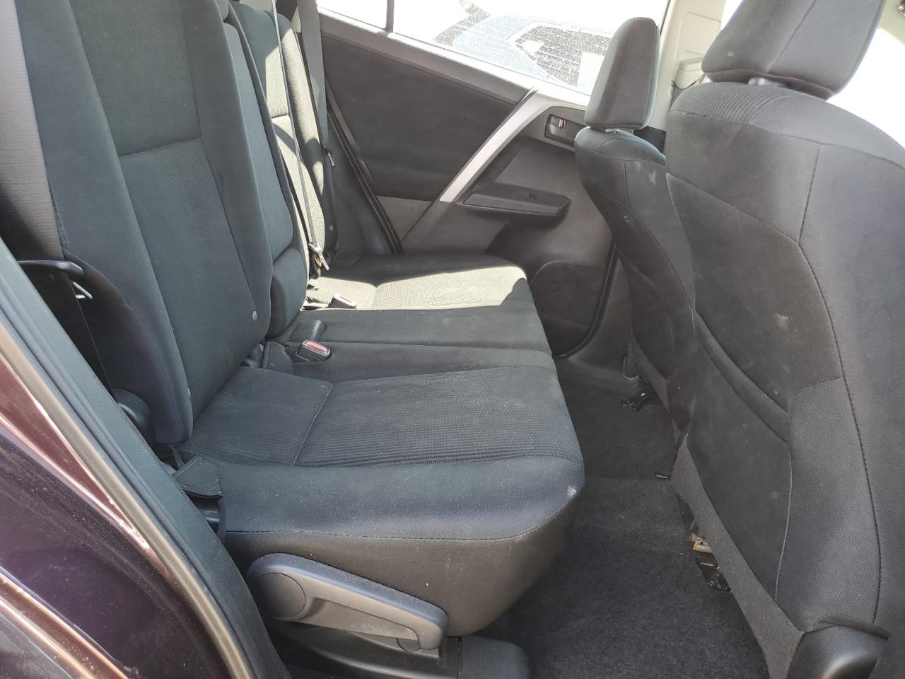 Toyota RAV4 Le Image 7