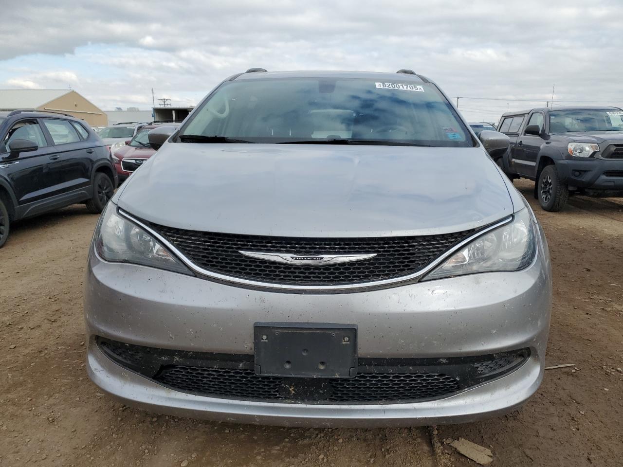 Chrysler Minivan Lxi Image 4