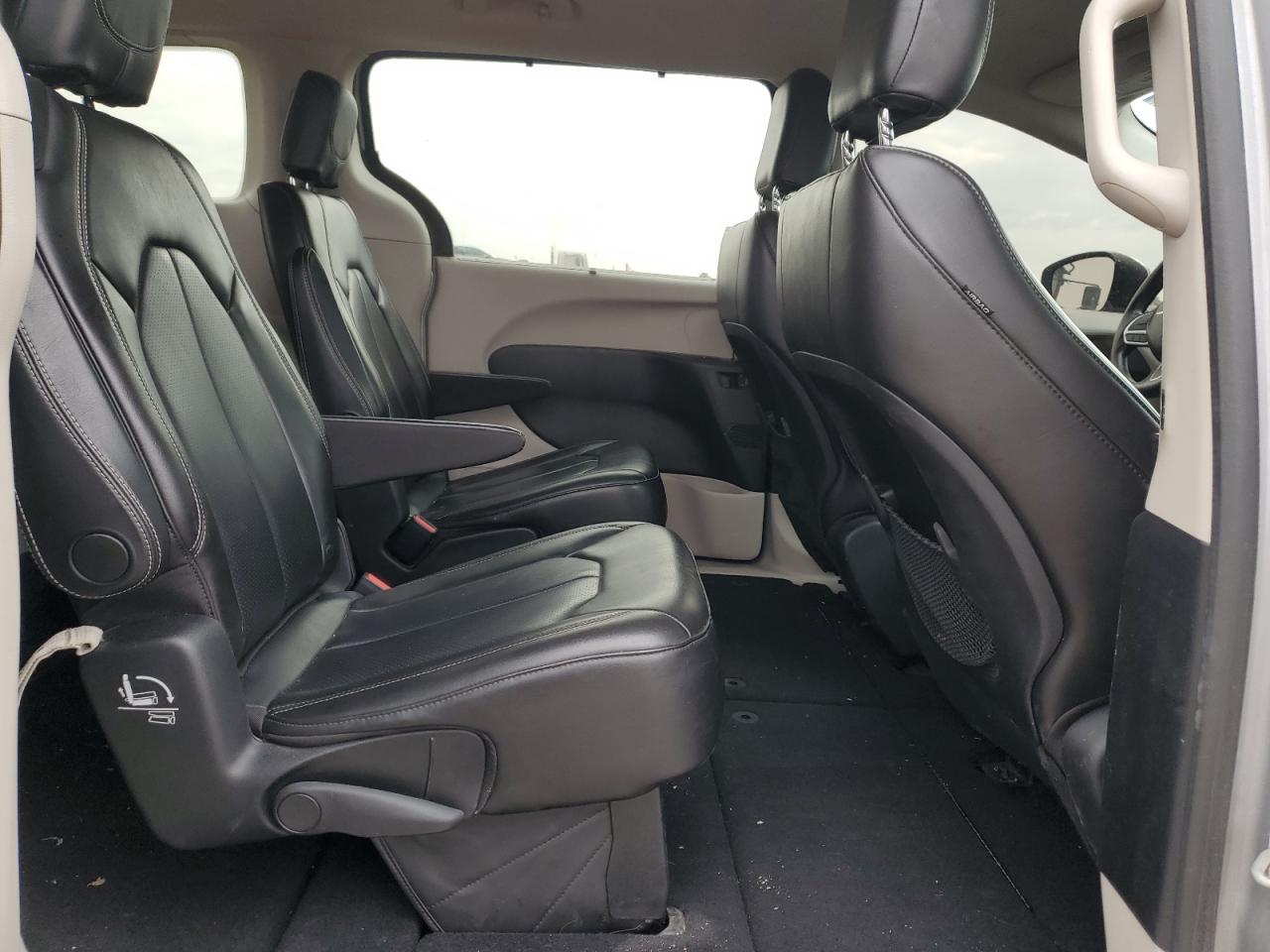 Chrysler Minivan Lxi Image 12