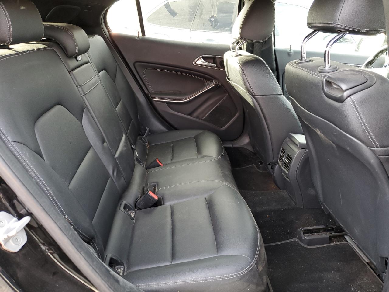 Mercedes-Benz GLA 250 4matic Image 10