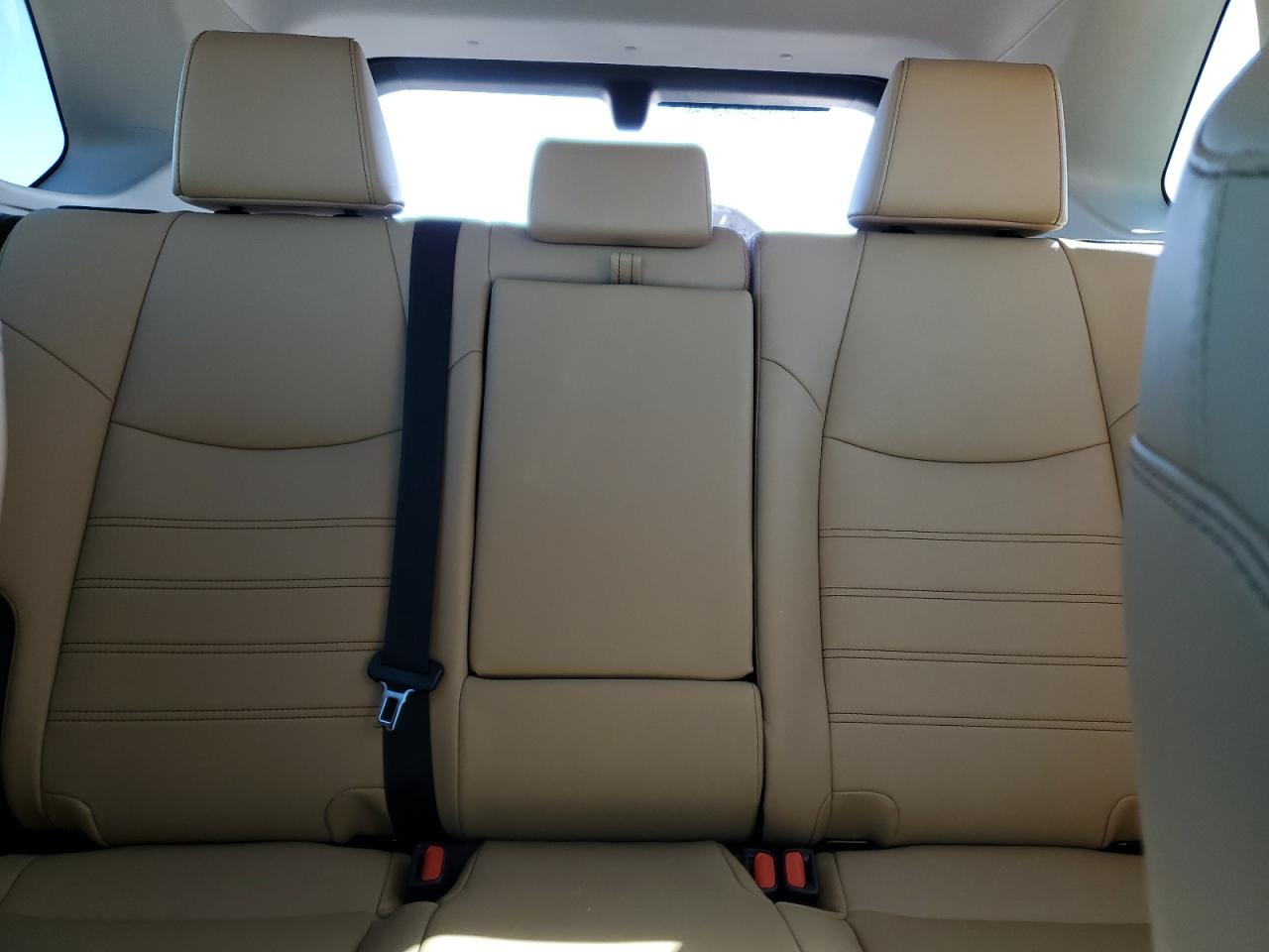 Toyota RAV4 Xle Premium Image 8