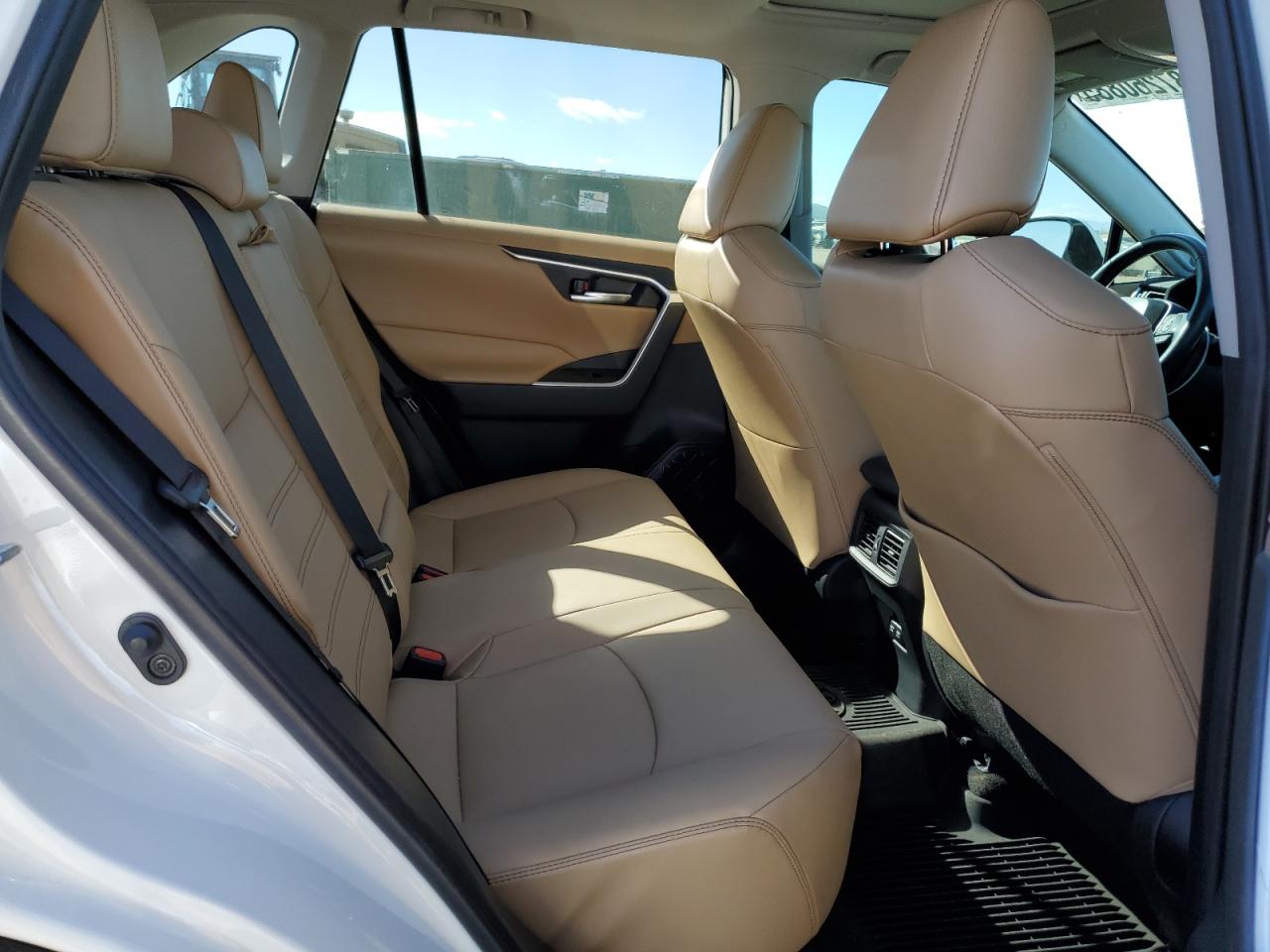 Toyota RAV4 Xle Premium Image 6