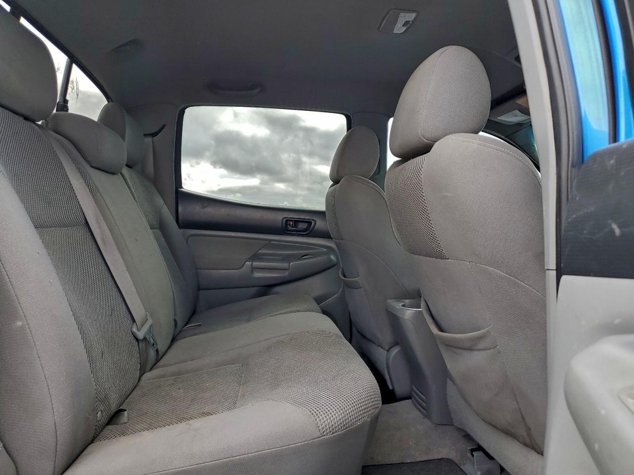 Toyota Tacoma Double Cab Image 8