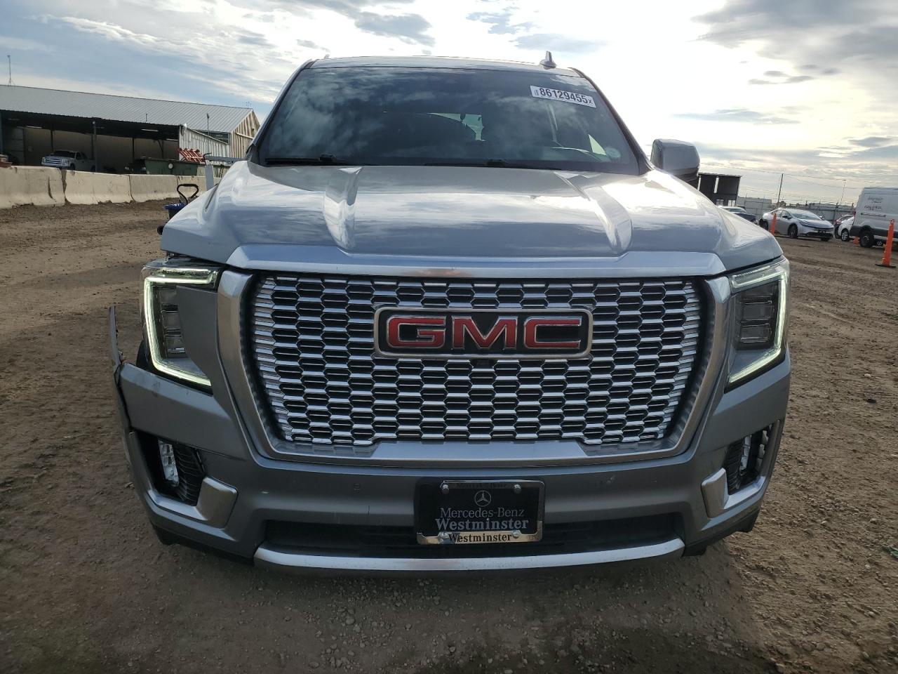 GMC Yukon Denali Image 3