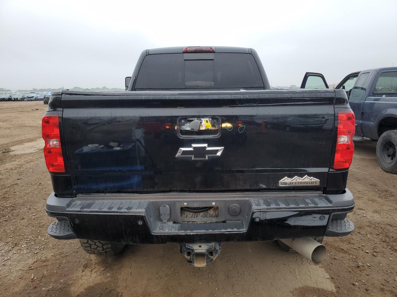 Chevrolet Silverado K2500 High Country Image 3