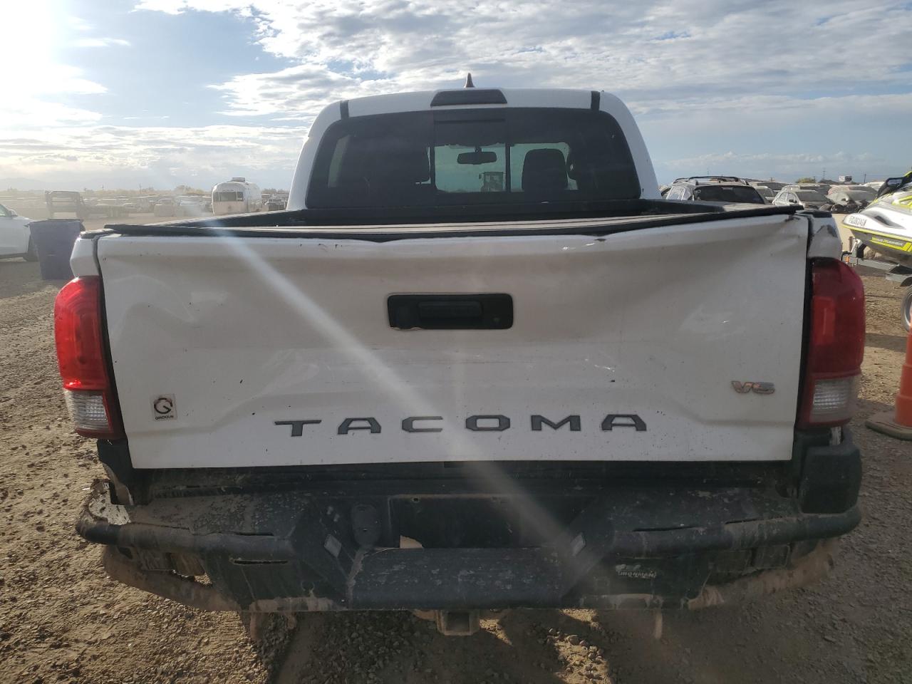 Toyota Tacoma Double Cab Image 3