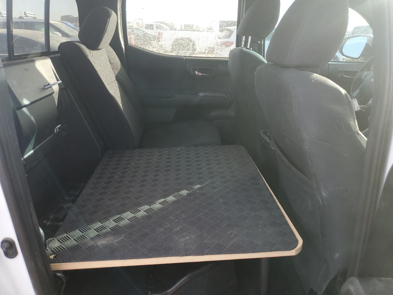 Toyota Tacoma Double Cab Image 12