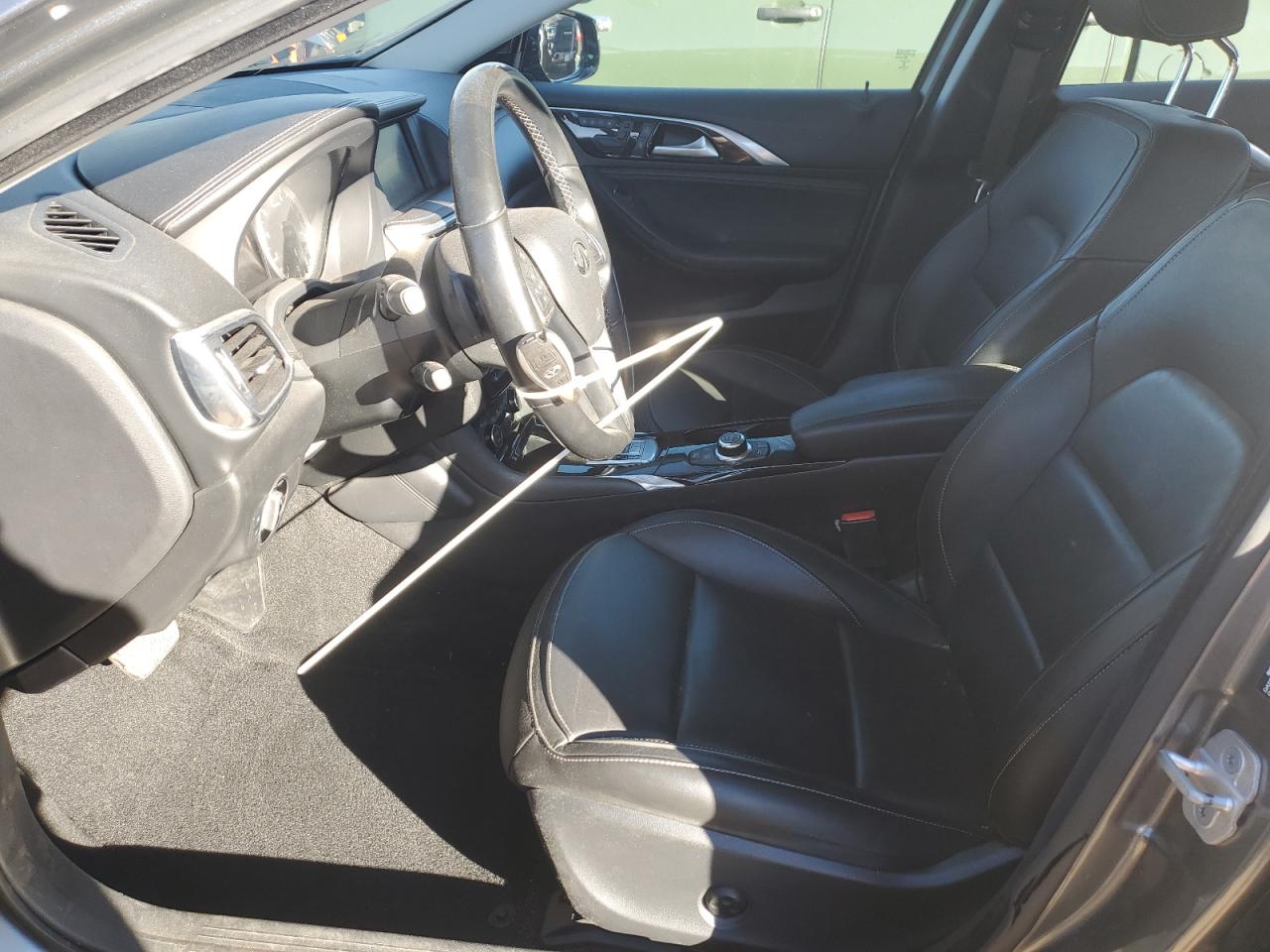 INFINITI Qx Base Image 9