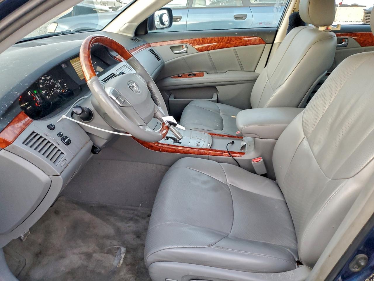 Toyota Avalon Xl Image 8