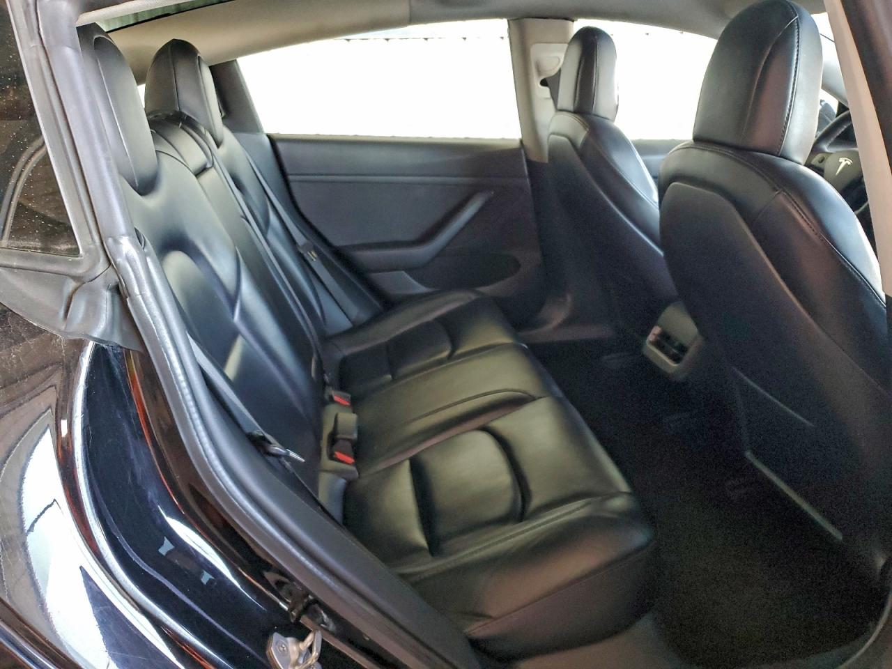 Tesla Model 3 Image 9