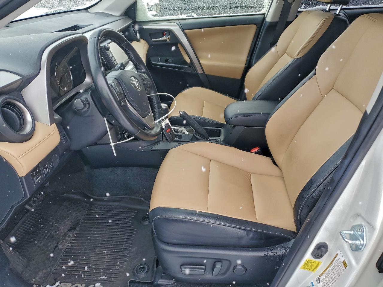 Toyota RAV4 Limited Image 8