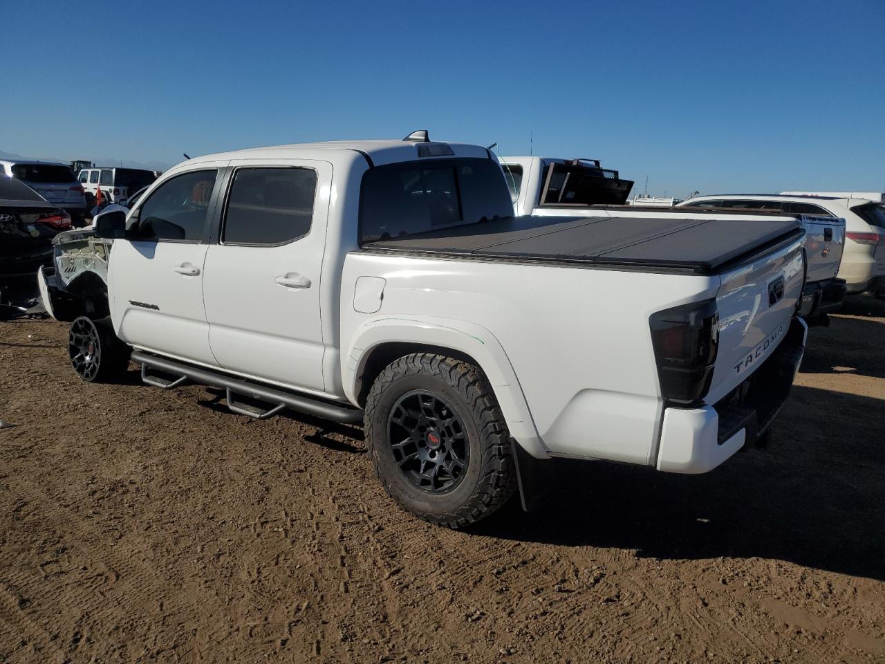 Toyota Tacoma Double Cab Image 12