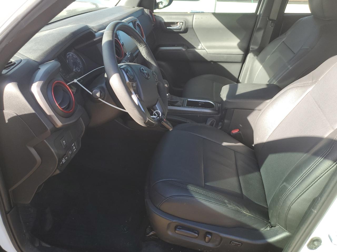 Toyota Tacoma Double Cab Image 4