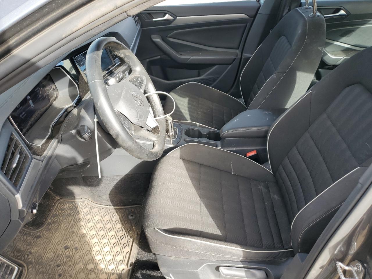 Volkswagen Jetta Sport Image 6