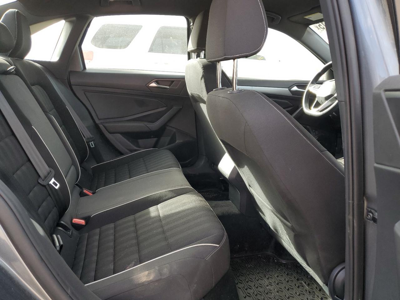 Volkswagen Jetta Sport Image 9