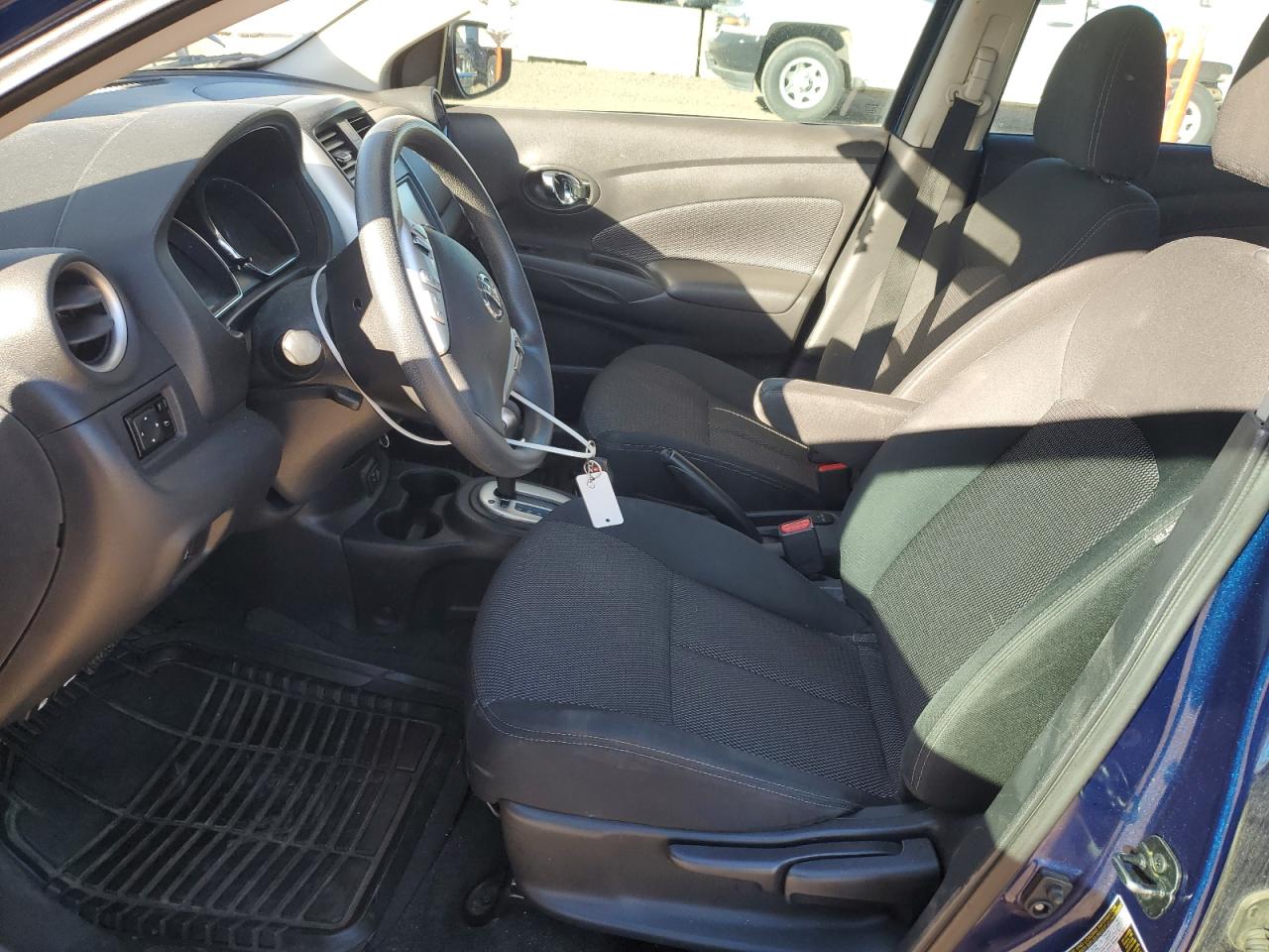 Nissan Versa S Image 5