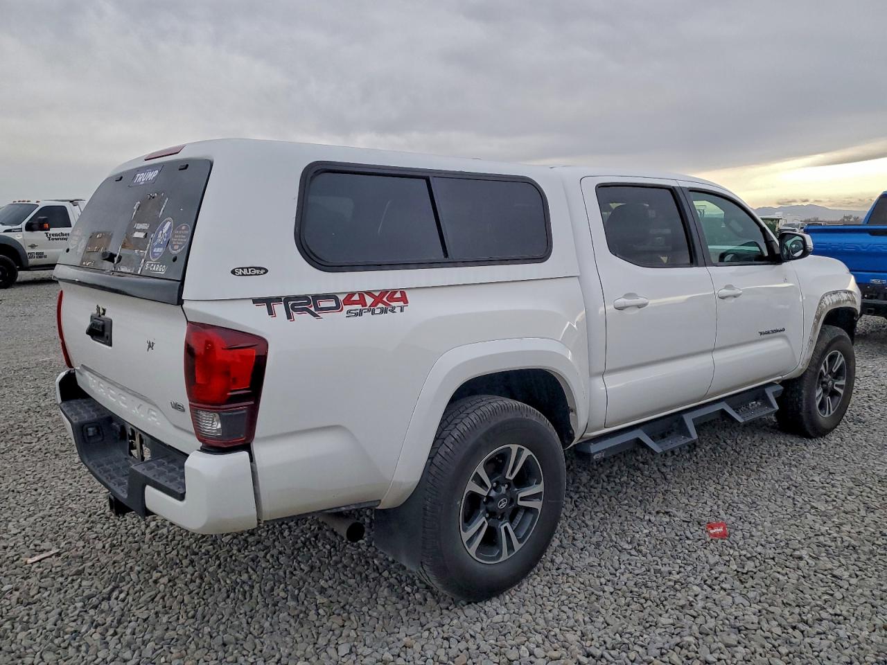 Toyota Tacoma Double Cab Image 4