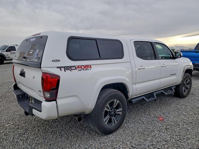 Toyota Tacoma Double Cab Image 4